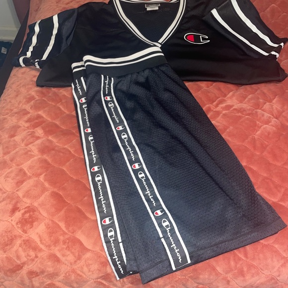 ◾️🟥◾️LIKE NEW Champion outfit ◾️🟥◾️ - Picture 7 of 7